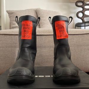 Brand new Diesel H-Woodkut boots! Tried on once but a size to small.